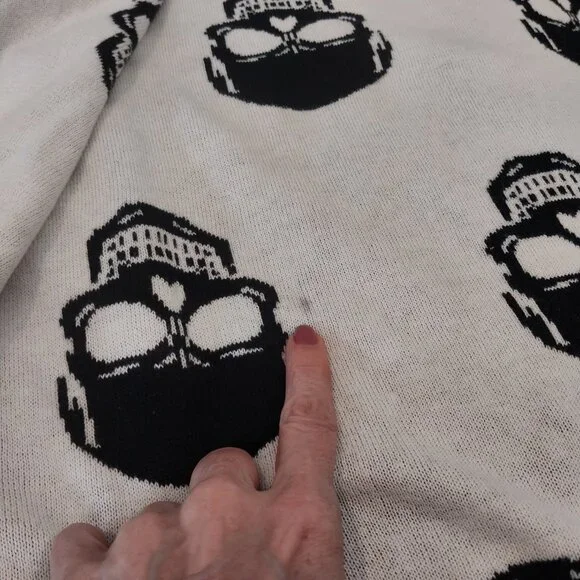 Mortar & Bone Skull Throw Blanket Black White Red Metallic 64" x 52" Reversible - Picture 4 of 12